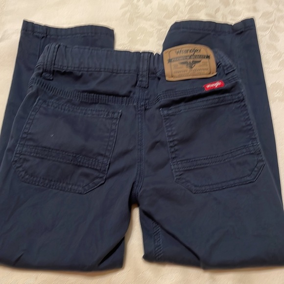 Wrangler boys cargo look pants, adjustable waist; “faux” button is a snap (Mlb) - Picture 3 of 11